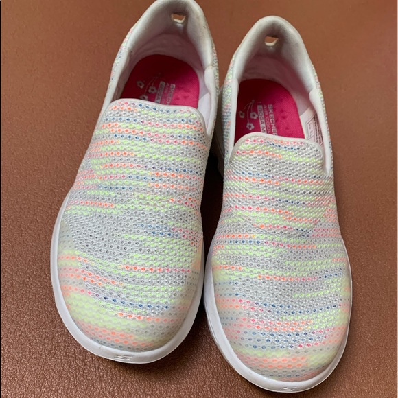 skechers goga mat walking shoes